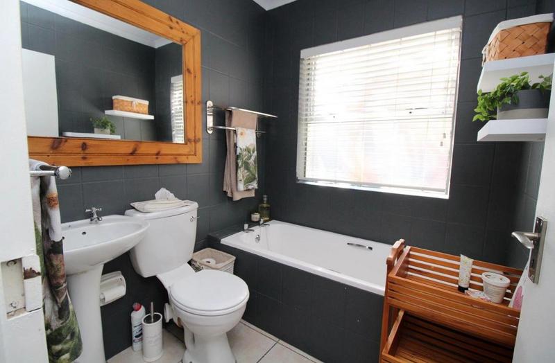 2 Bedroom Property for Sale in Sonstraal Heights Western Cape